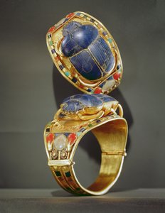 Scarab náramek, z hrobky Tutanchamona, Nová říše (zlato a lapis lazuli)