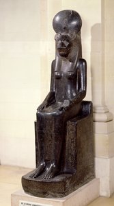 Socha bohyně Sekhmet se lví hlavou z chrámu Mut, Karnak, Nová říše, cca 1391-1353 př.nl (diorit) (viz také 50887)