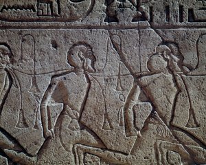 Asyrští vězni Ramsese II., reliéf, hlavní chrám v Abú Simbelu (Seznam světového dědictví UNESCO) od Egyptian 19th Dynasty