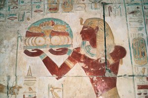 Egypt, Abydos, Chrám faraona Setiho I., Osirisova kaple, malovaný reliéf zobrazující nosiče obětiny od Egyptian 19th Dynasty