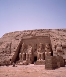 Egyptský starověk: Kolos z chrámu Ramsese II. 1271-1256 před naším letopočtem. Abu Simbel (Abu simbel), Asuán, Egypt od Egyptian 19th Dynasty