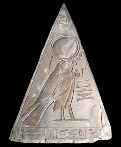 Egyptský starověk: špička pyramidy kaple Ramose decoree reprezentace Ra-Harakte (Re Harakte) božského vycházejícího slunce od Egyptian 19th Dynasty
