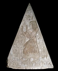 Egyptský starověk: špička pyramidy kaple Ramose decoree reprezentace pozdního uctívání Ra-Harakte (Re Harakte) božského vycházejícího slunce od Egyptian 19th Dynasty