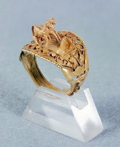 Koňský prsten Ramesse II (1279-1213) Nová říše (zlato)