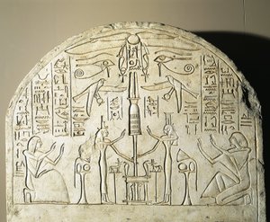 Vápencová stéla Perinefera s Isidou a Neftisem uctívajícími fetiš, který představuje Osirida, z Abydosu, doba vlády Ramsese II. od Egyptian 19th Dynasty