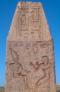 Obelisk s reliéfy a nápisy Ramsese II, Velký Amonův chrám, Tanis, Egypt, Egyptská civilizace, Nová říše, Dynastie XIX od Egyptian 19th Dynasty