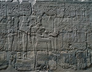 Scény obětování bohům, reliéf, vnitřní stěny Velké hypostylové síně, chrámový komplex Karnak (Seznam světového dědictví UNESCO) od Egyptian 19th Dynasty