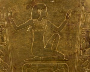 Bohyně Isis, dekorativní detail sarkofágu královny Tuyi, matky Ramsese II, zlacené dřevo, Egyptská civilizace, Nová říše, 19. dynastie od Egyptian 19th Dynasty