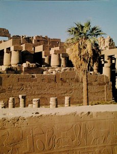 Zeď Ramsese II a Chrám Tuthmosis