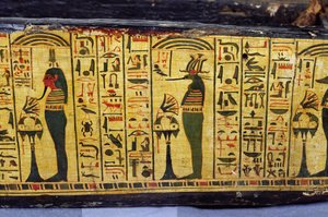 Detail vnější základny rakve mumie Nesjamuna, pravděpodobně nalezené v Deir El-Bahri, Nová říše, cca 1100 př. n. l. (lakované dřevo) od Egyptian 20th Dynasty