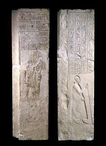 Dveřní zárubeň s vyobrazením krále Nectaneba I., kterého ošetřuje Hathor, 380-343 př. n. l., pozdní období (vápenec)