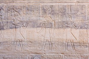Reliéfy v chrámu Philae, Asuán, Egypt