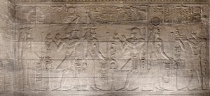 Reliéfy ve vnitřní svatyni, chrám Philae, Asuán, Egypt od Egyptian 30th Dynasty