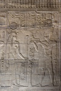 Reliéfy ve vnitřní svatyni, chrám Philae, Asuán, Egypt od Egyptian 30th Dynasty