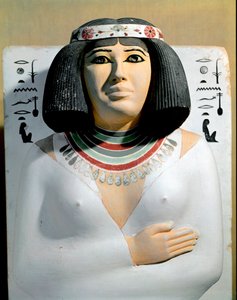Egyptský starověk: Nofret, manželka velekněze z Heliopolis a prince z Pe Rahotep. Detail malované vápencové sochy. 4. dynastie. Od mastaby Rahotep po Meidoum. Egyptské muzeum, Káhira.