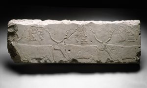 Fragment reliéfu s dobytkem krále Chufua, cca 2535 (vápenec)