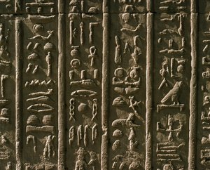 Nízký reliéf s hieroglyfy, 51-30 př. Kr od Egyptian Egyptian