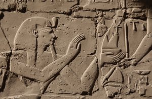 Faraon s kobří čelenkou, Karnak (reliéf) od Egyptian Egyptian