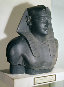 Fragment sochy Ptolemaia I. v egyptském stylu, 305-283 př.nl (čedič)
