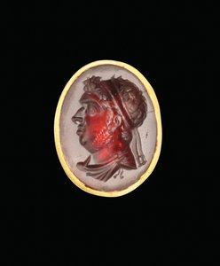 Helénistický hlubotiskový prsten s královským portrétem ptolemaiovského panovníka, pravděpodobně Ptolemaia IX., Sotera II., konec 2. - začátek 1. století před naším letopočtem od Egyptian Ptolemaic Period