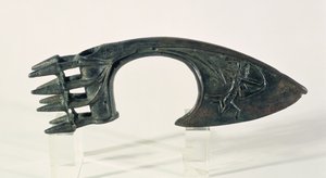 Čepel sekery zobrazující lučištníka, možná z Lorestanu, Írán, koncem 2. nebo začátkem 1. tisíciletí před naším letopočtem (bronz) od Elamite