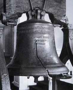 Liberty Bell, odlitý v roce 1752 (měď a cín)