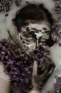 BeautyBeast, 2015 (sítotisk) od Elinleticia Högabo