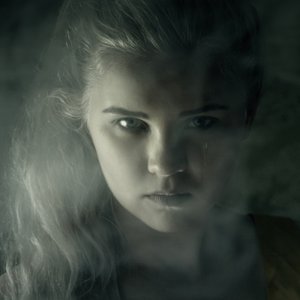 Hraběnka, 2015 (sítotisk) od Elinleticia Högabo