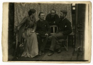 May Morris, H. H. Sparling, Emery Walker a George Bernard Shaw od Emery and Boutall Walter Walker