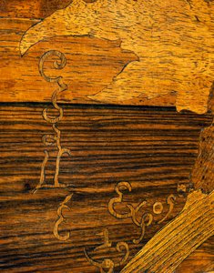 Konferenční stolek v secesním stylu, Emile Galle (1846-1904), detail s Galleho podpisem, Francie, 20. století