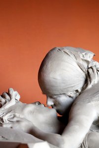 Monumentální hřbitov. Polibek na náhrobku. Milán. Itálie. od Emilio Quadrelli