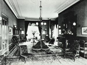 18 Addison Road: salon, 1890 od English Photographer