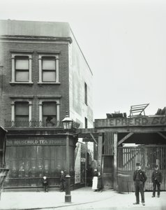 68 Bermondsey New Road: přední elevace, Londýn, 1898 od English Photographer