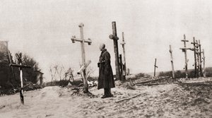 Ruský voják u hrobu spolubojovníka během první světové války, z The Illustrated War News, 1915 od English Photographer