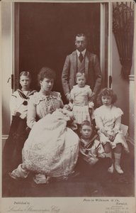 Albert Edward a princezna Alexandra s rodinou od English Photographer