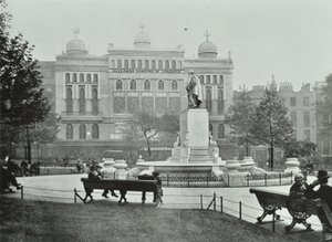 Alhambra, Leicester Square, Westminster LB: východní strana, 1895 od English Photographer