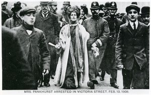 Zatčení paní Emmeline Pankhurst ve Victoria Street, 13. února 1908 od English Photographer