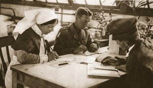 Australané a odvod: Jak probíhá australské hlasování v londýnské nemocnici, ilustrace z The Illustrated War News, 25. října 1916 (sépiová fotografie) od English Photographer