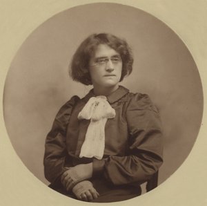 Beatrice Harradenová od English Photographer