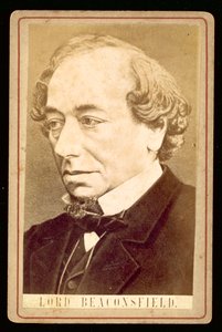 Benjamin Disraeli, Lord Beaconsfield, portrét (č/b foto) od English Photographer