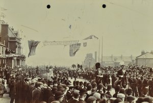 Blackwall Tunnel: paráda jako princ z Walesu, pozdější král Edward VII a princezna Alexandria se účastní slavnostního otevření tunelu, 1897 od English Photographer