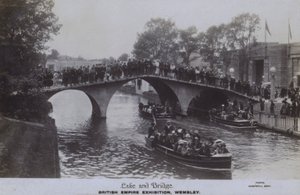 Výstava Britského impéria, Wembley: Jezero a most (č/b foto) od English Photographer