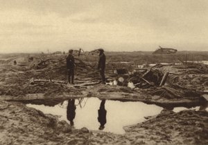 Britské tanky uvízly v bahně, než se dostaly k německým liniím u Ypres v Belgii, 1. světová válka od English Photographer