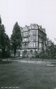 Brook House, Park Lane od English Photographer