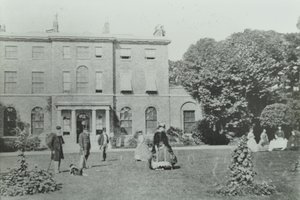 Broomwood House, Broomwood Road: zadní pohled, Londýn, 1890 od English Photographer