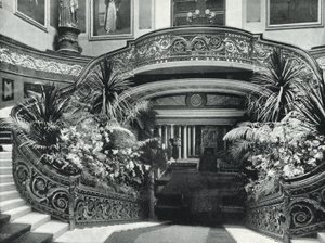 Buckinghamský palác, Velké schodiště (černobílá fotografie) od English Photographer