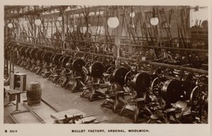 Továrna na střely, Arsenal, Woolwich (černobílá fotografie) od English Photographer