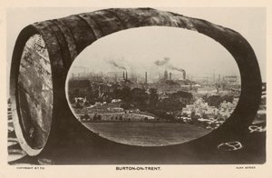 Burton-on-Trent, hrabství Staffordshire, tradiční centrum britského pivovarnictví (čb fotografie) od English Photographer