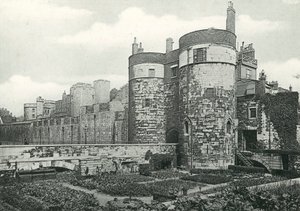 Byward Tower, Tower of London od English Photographer