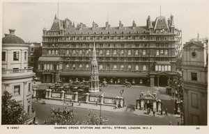 Nádraží a hotel Charing Cross, Strand, Londýn od English Photographer